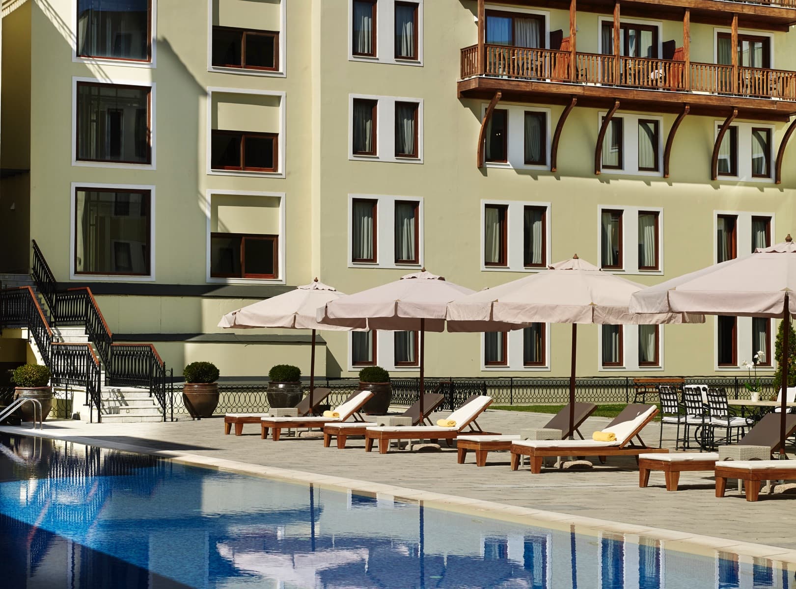 pool lounge grand serai ioannina greece 006