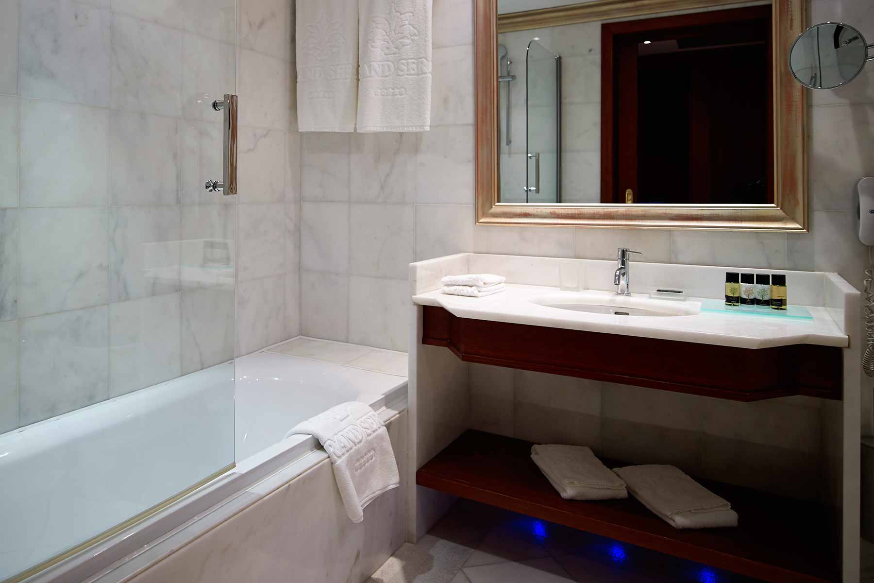 grand serai junior suite ioannina greece 4